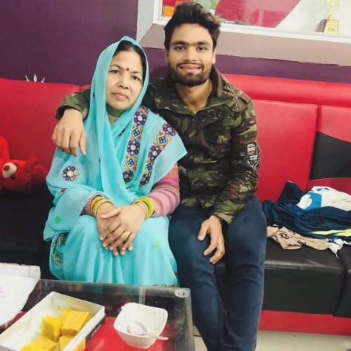 Rinku Singh with his mother Vina Devi